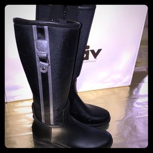 Rainboots—Fairfield boot by däv in Black